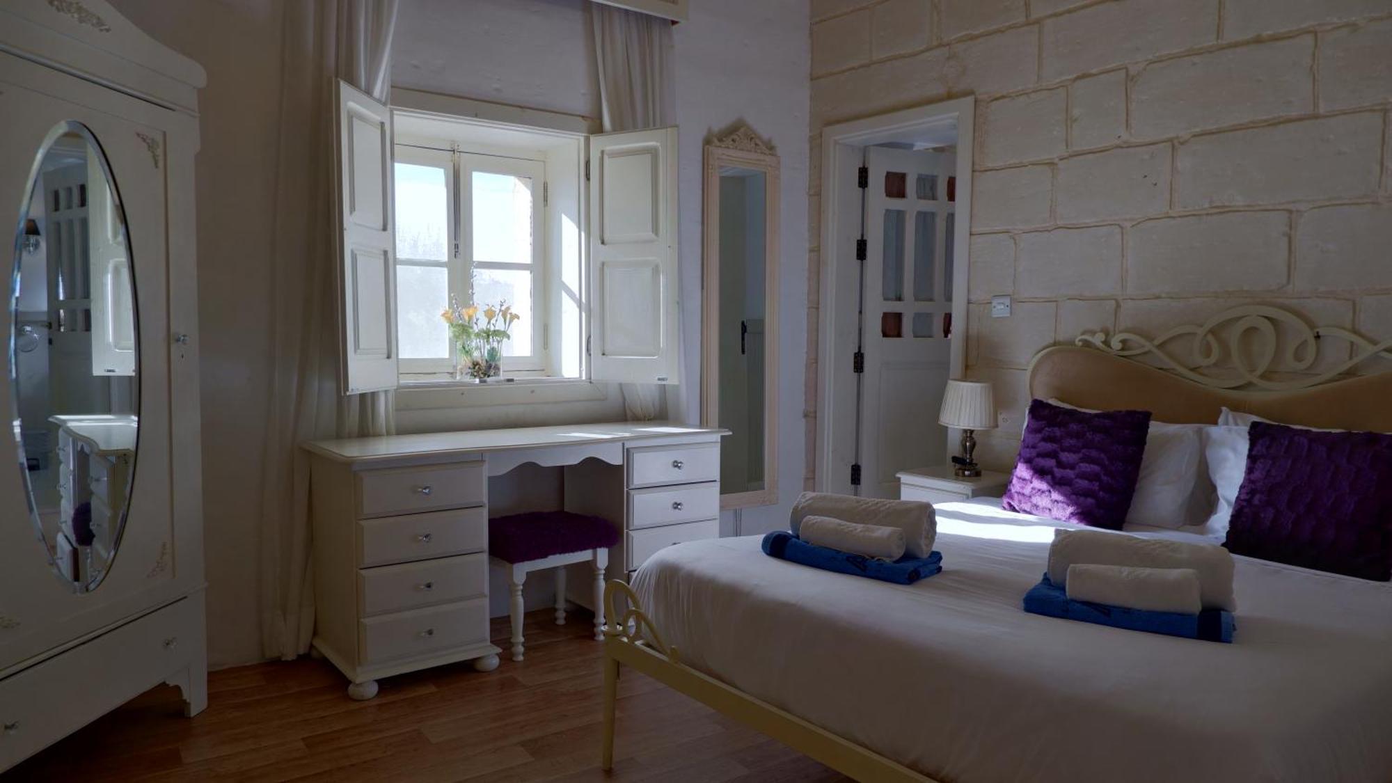 Żebbuġ Village Knights Accommodation المظهر الخارجي الصورة